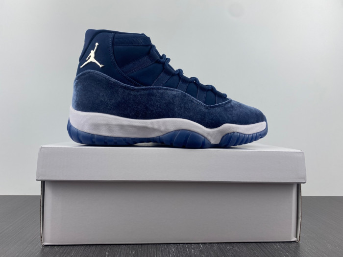 air jordan 11 velvet “midnight navy” ar0715-441