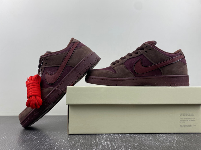 nike sb dunk low “valentine’s day” fn0619-600
