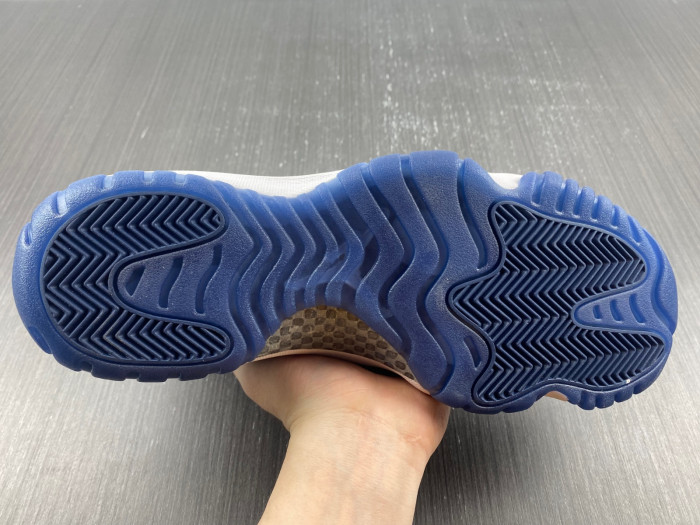 air jordan 11 velvet “midnight navy” ar0715-441