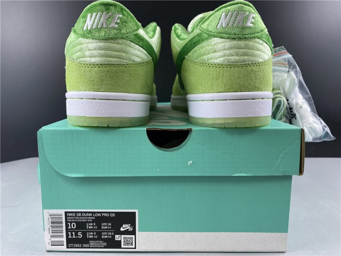 nike dunk sb low strangelove green ct2552-300