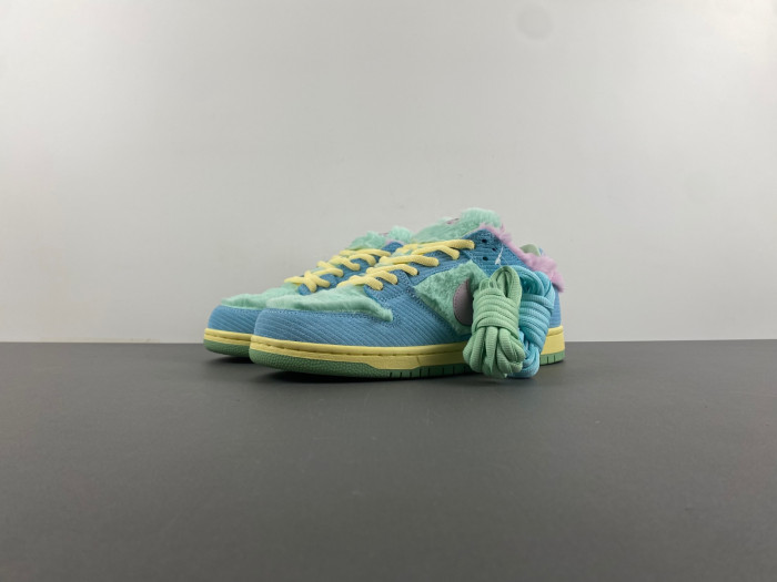 verdy x nike sb dunk low “visty” fn6040-400