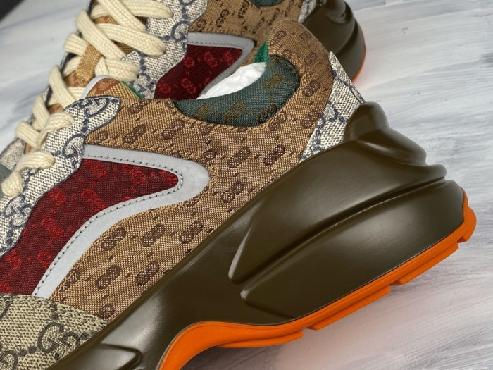 G*u*i* rhyton sneaker