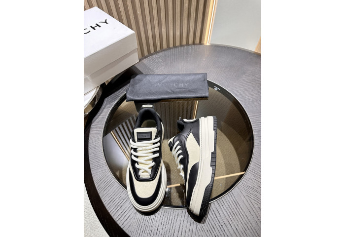 Givenchy Sneakers 660023