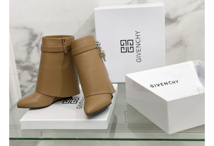 Givenchy Boots 660011