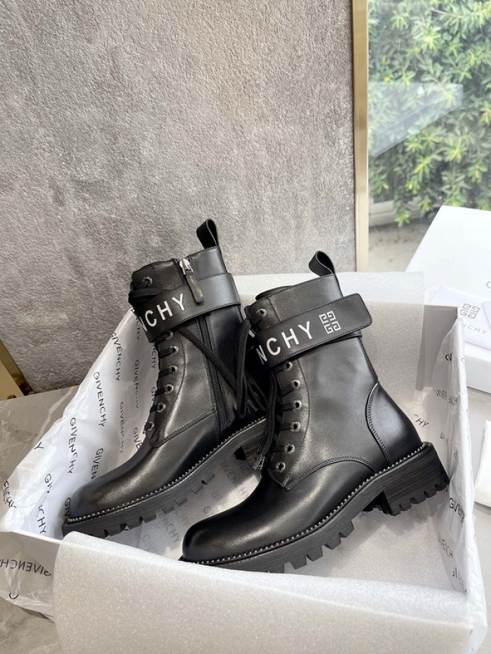 Givenchy Boots 660002