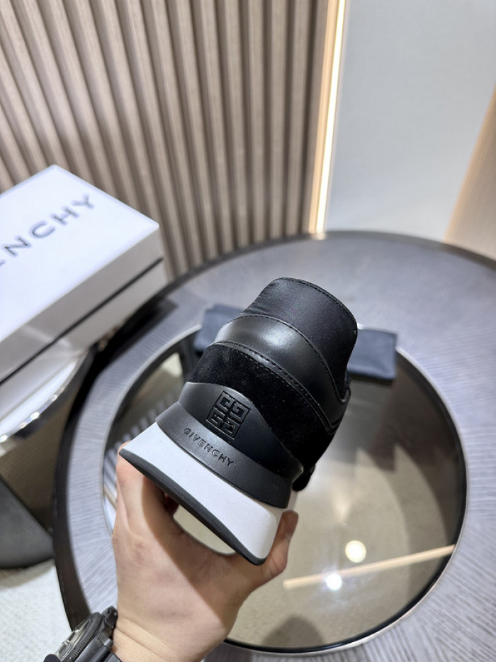 Givenchy Sneakers 660037