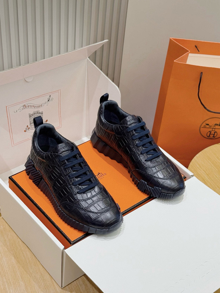 H**me5 snekaers hm102