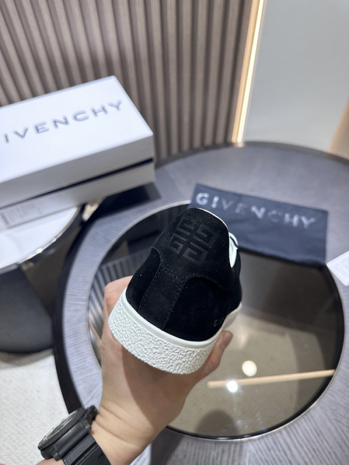 Givenchy Sneakers 660047