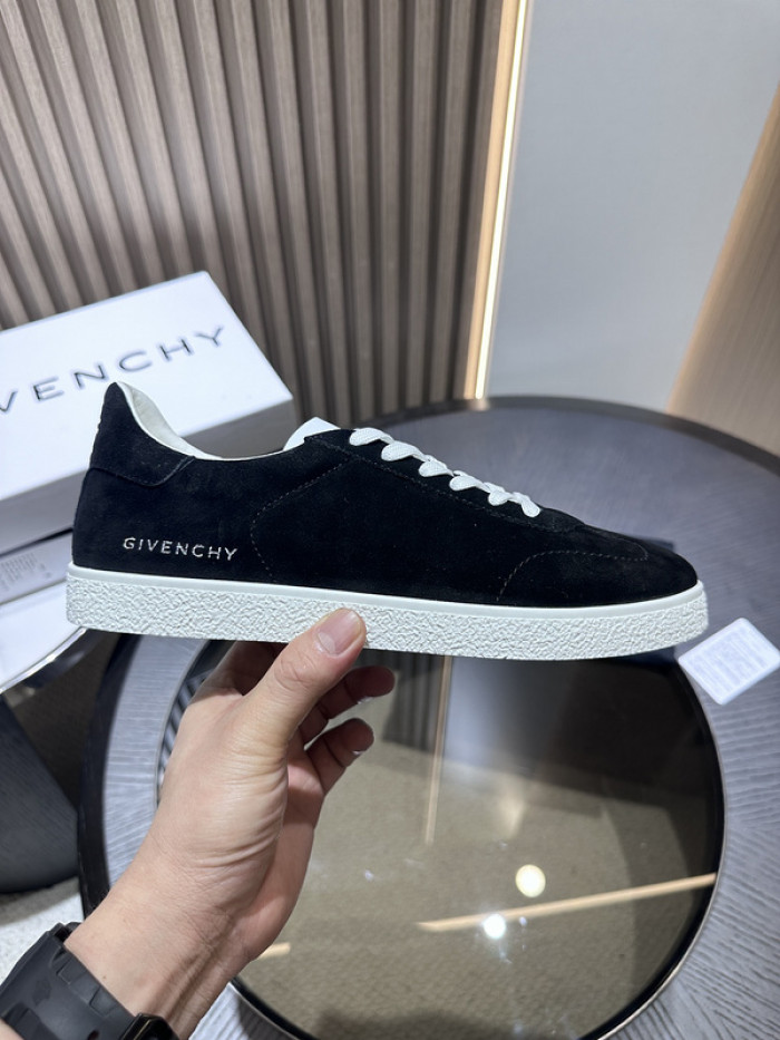 Givenchy Sneakers 660047