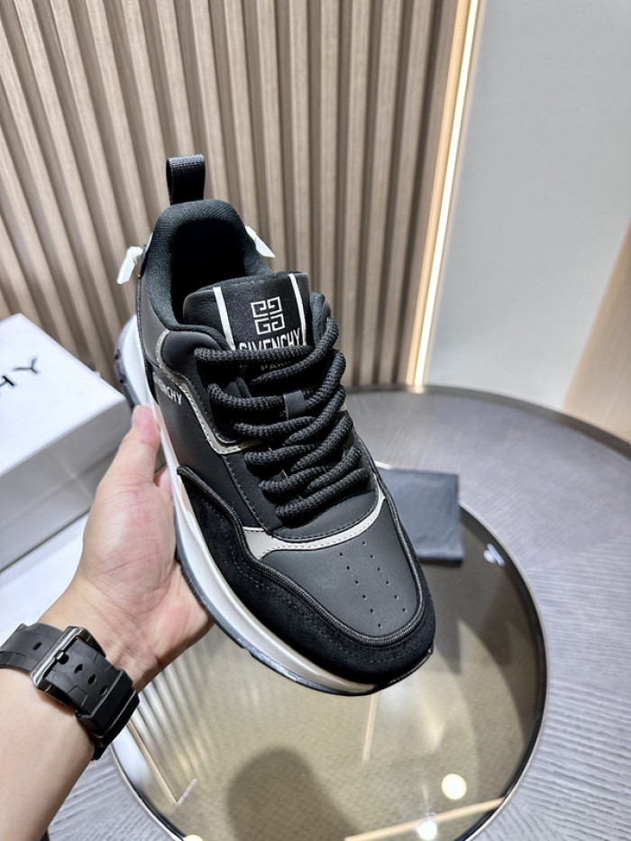 Givenchy Sneakers 660057