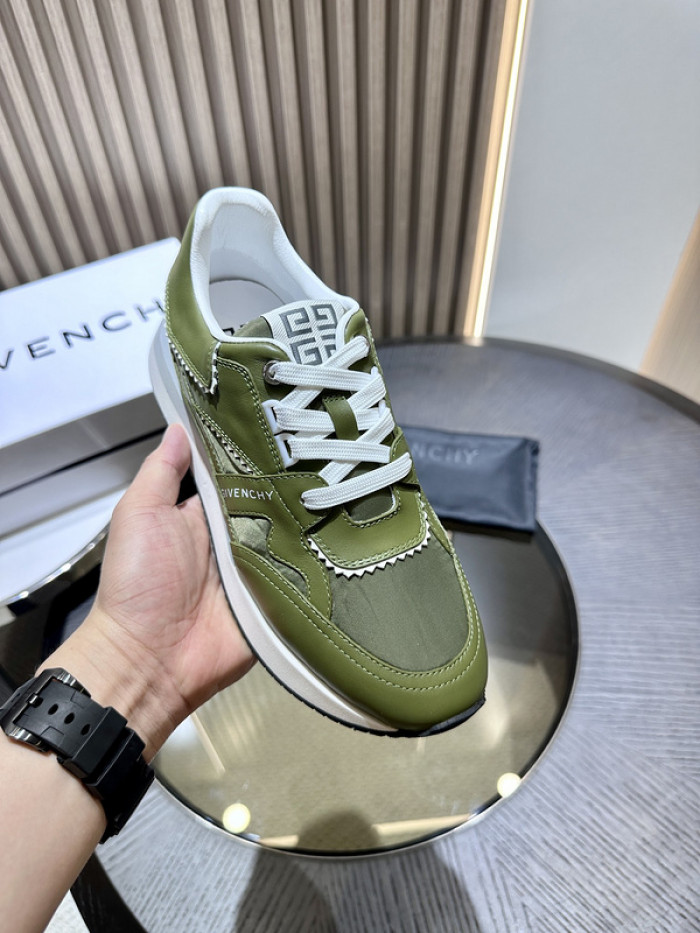 Givenchy Sneakers 660054