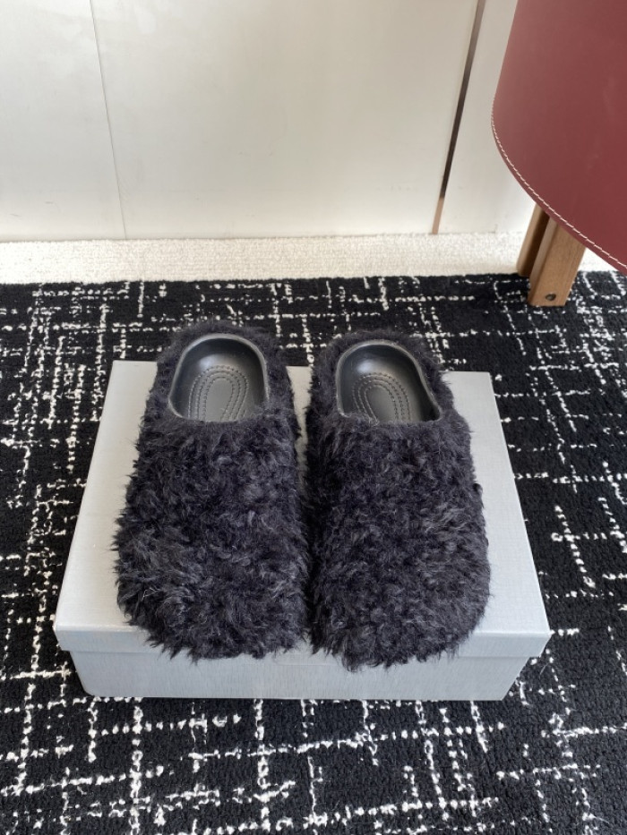 Balenciag* Sandal BS113