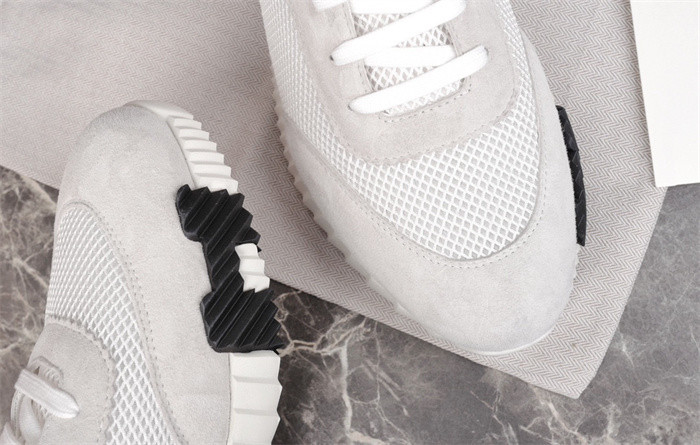 H**me5 snekaers hm008