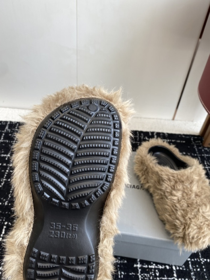 Balenciag* Sandal BS112